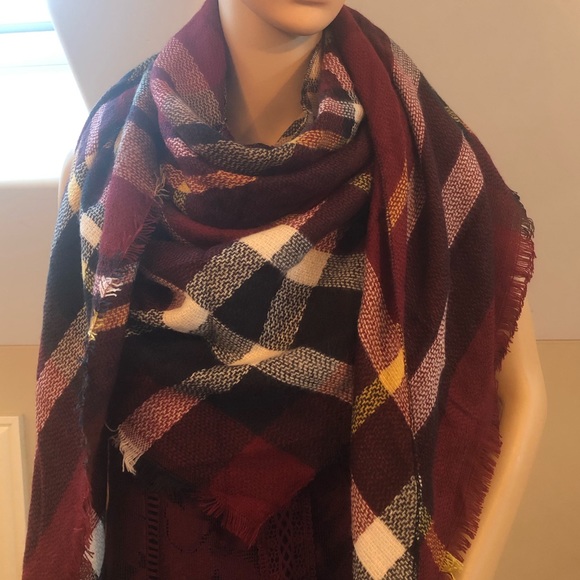 Beautiful Blanket Scarf - Picture 4 of 4